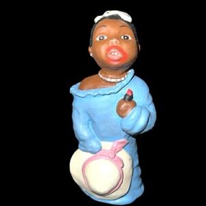 Magnolia Collectible figurine with cutest lipstick face!